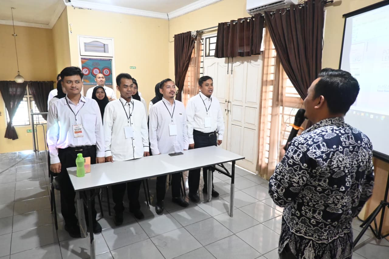 ketua bawaslu memberikan arahan kepada para cpns dan pppk