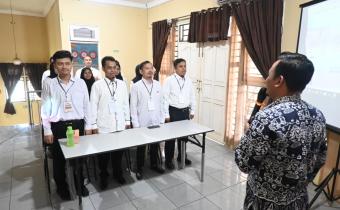 ketua bawaslu memberikan arahan kepada para cpns dan pppk