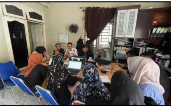 rapat staf